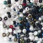 ROCAILLES BOEMIA 11/0 MIX BIANCO E NERO SFUSO